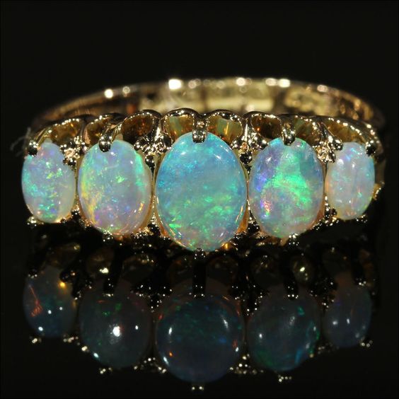 bijuteriile cu opal