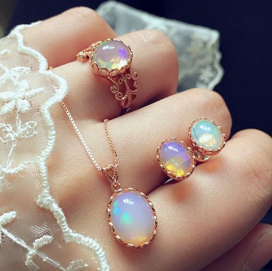 bijuterii cu opal