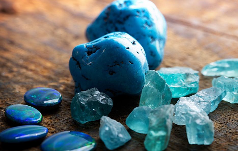 pietre semiprețioase albastre