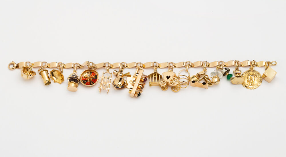 Bratara vintage cu talismane din aur de 18k 