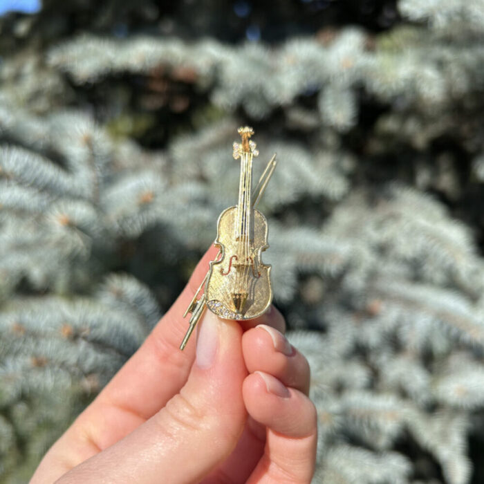 Brosa-pandant vioara din aur de 18k cu safire si diamante naturale