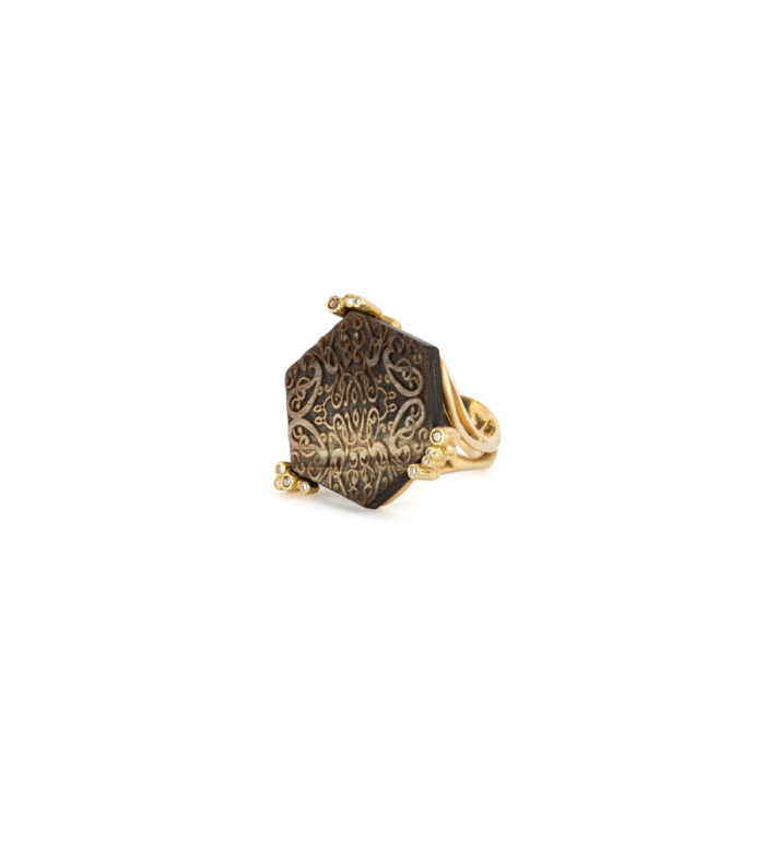 Inel din aur de 18k cu diamante naturale si sculptura in corn