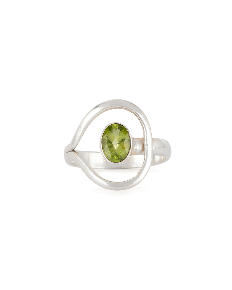 Inel din argint si peridot